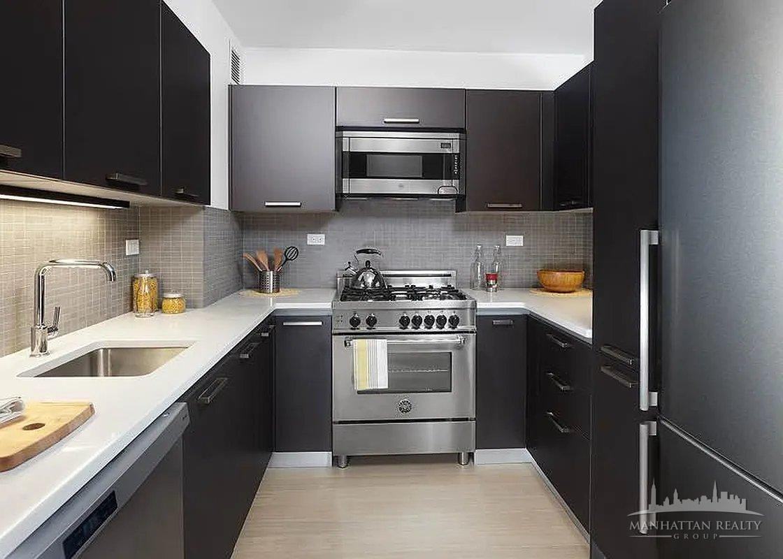 E 39th St #15B - Photo 3 of 5