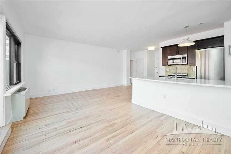 E 63rd St #PHA - Photo 2 of 10