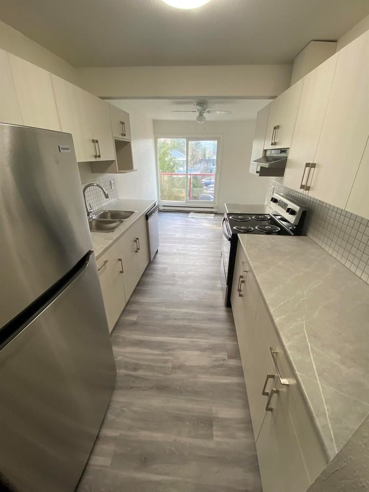 St-George Manor - Photo 2 of 10