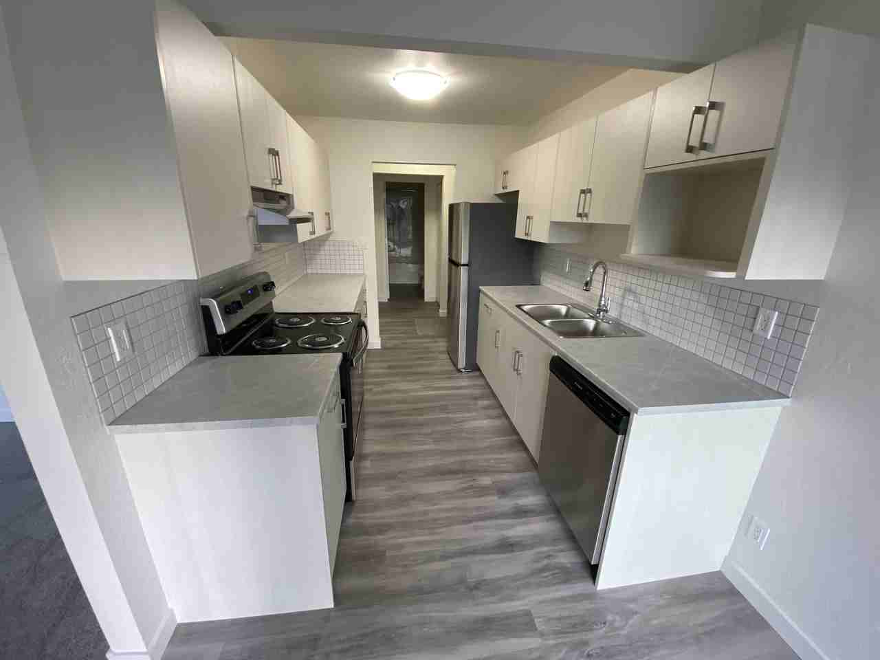 St-George Manor - Photo 4 of 10