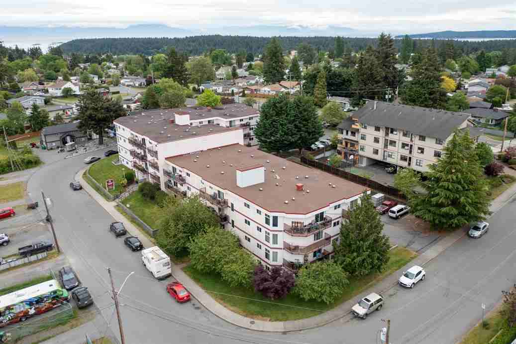 St-George Manor - Photo 5 of 10