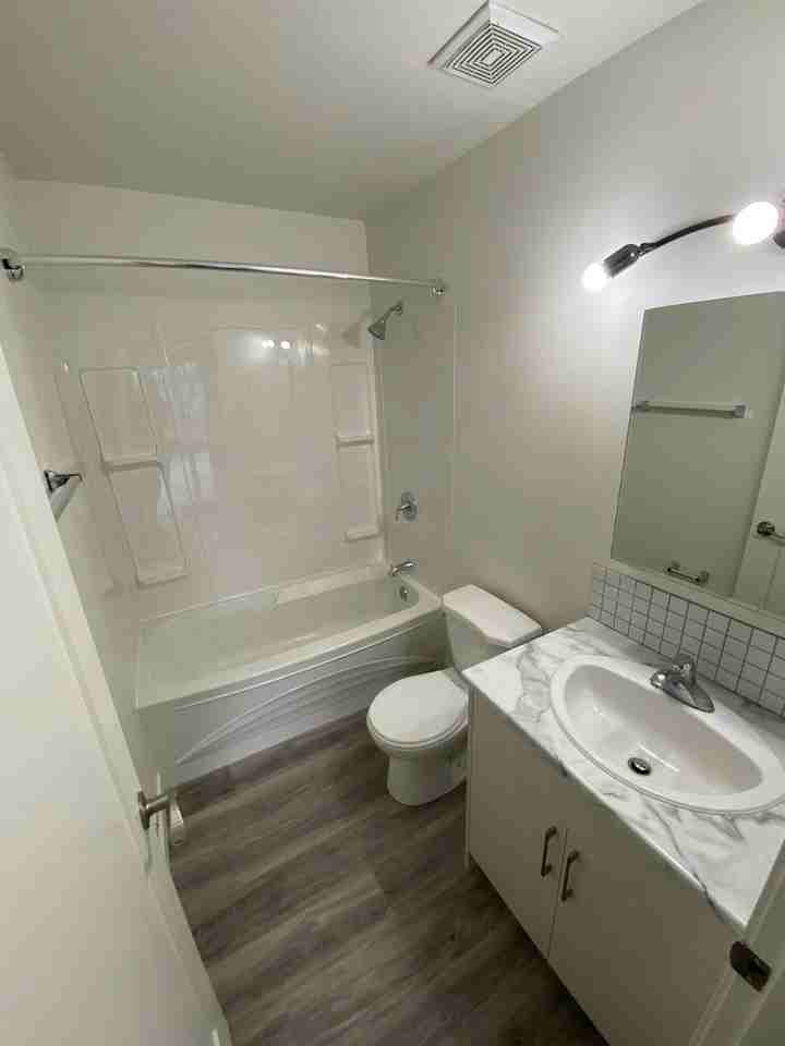 St-George Manor - Photo 7 of 10