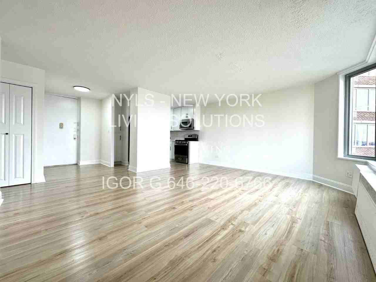 Broadway #E3C - Photo 2 of 12