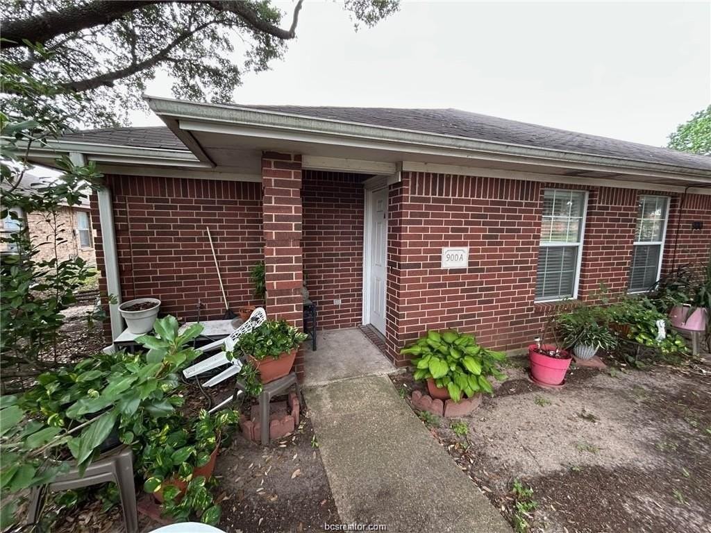 900 Azalea Ct Apt B - Photo 2 of 17