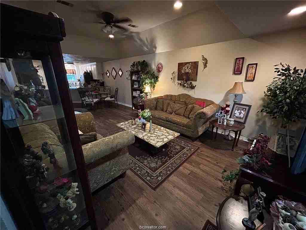 900 Azalea Ct Apt B - Photo 4 of 17