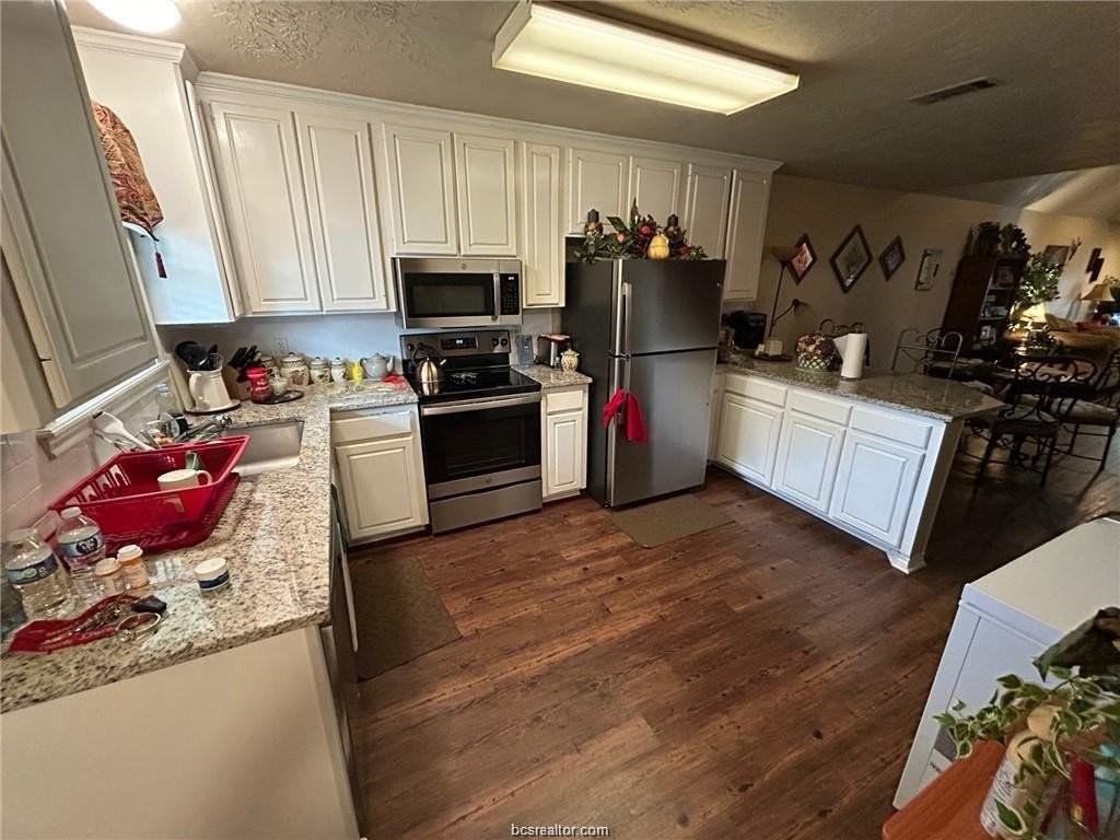 900 Azalea Ct Apt B - Photo 5 of 17