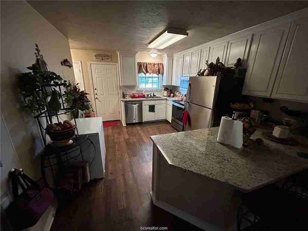 900 Azalea Ct Apt B - Photo 6 of 17