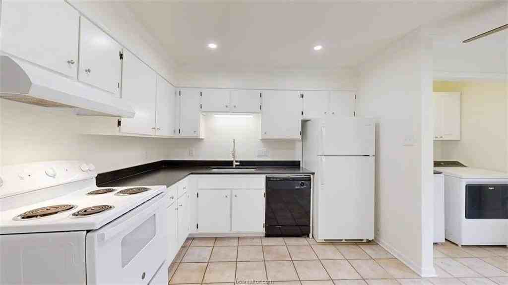 1607 Cloverdale Ct - Photo 4 of 17