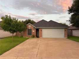 featured image of 906 Bougainvillea St