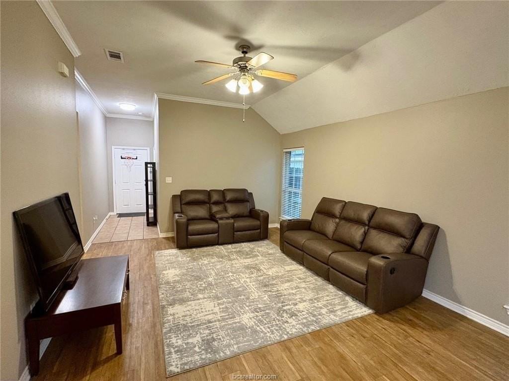 906 Bougainvillea St - Photo 2 of 16