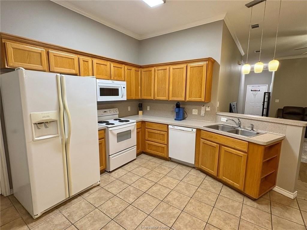 906 Bougainvillea St - Photo 5 of 16