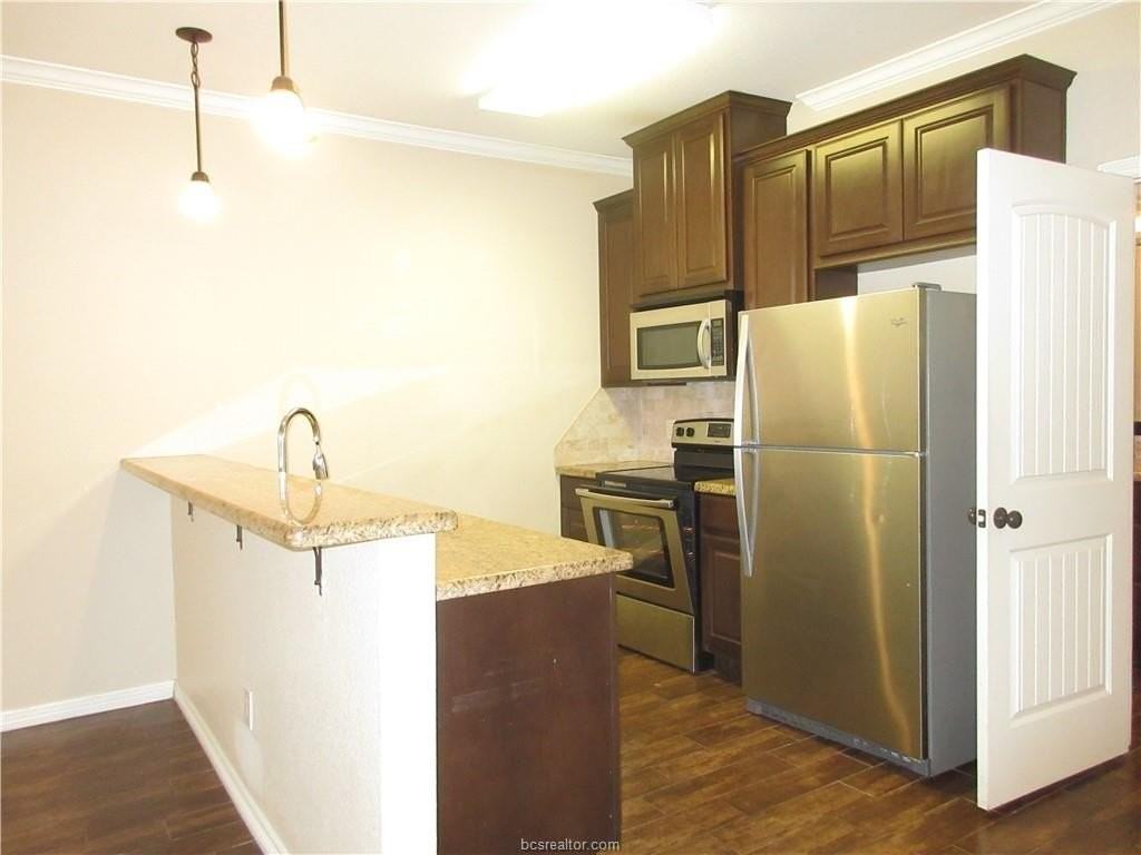 405 Ash St - Photo 4 of 22