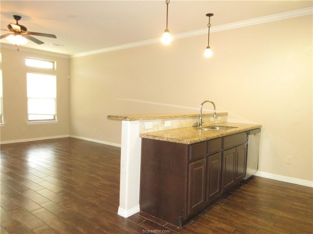 405 Ash St - Photo 5 of 22