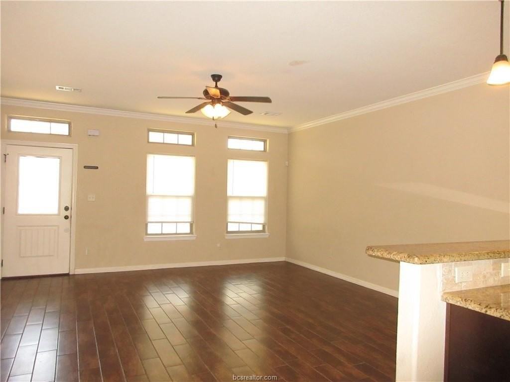 405 Ash St - Photo 6 of 22