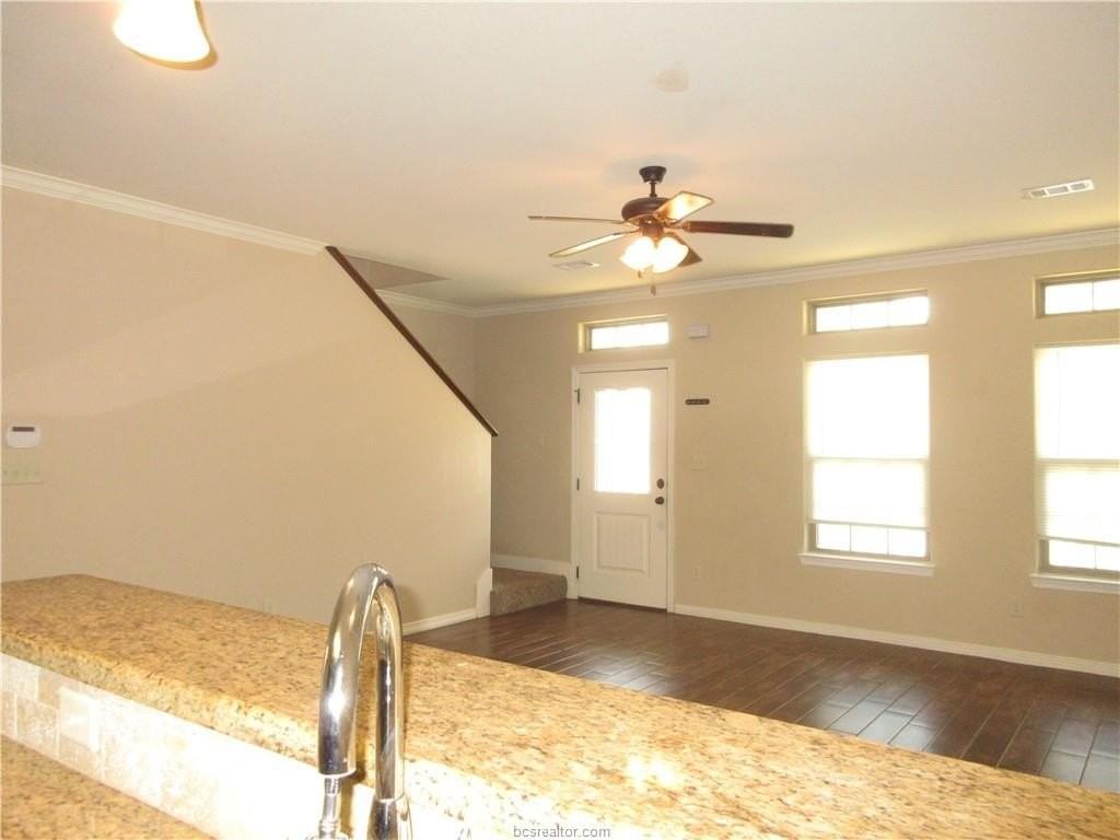 405 Ash St - Photo 7 of 22