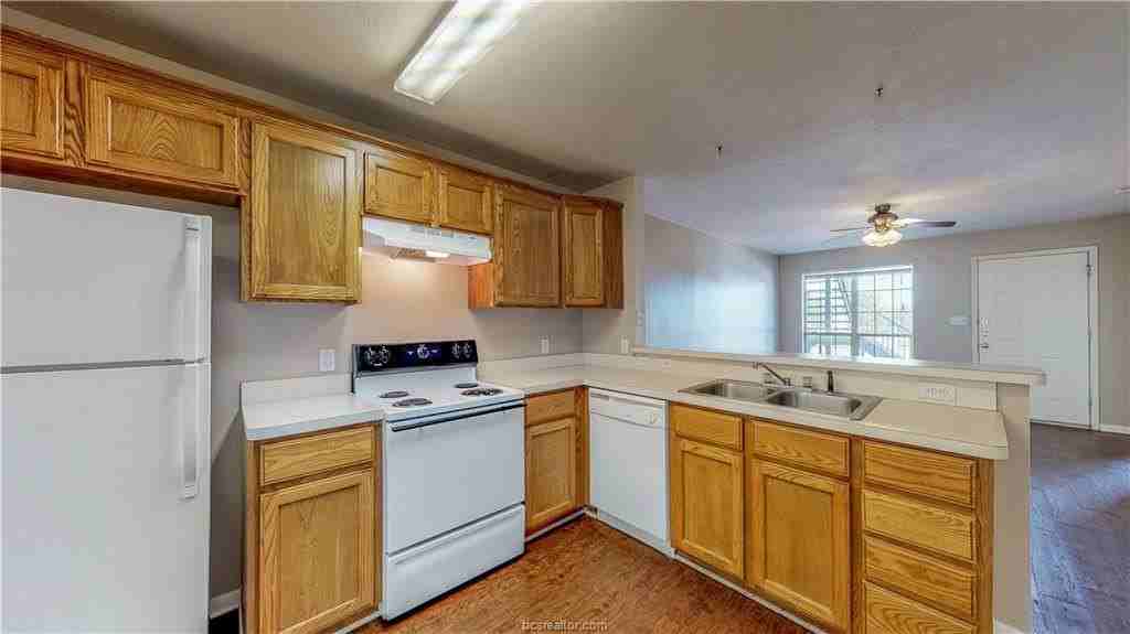 1509 Hollowhill Dr Apt A - Photo 4 of 28