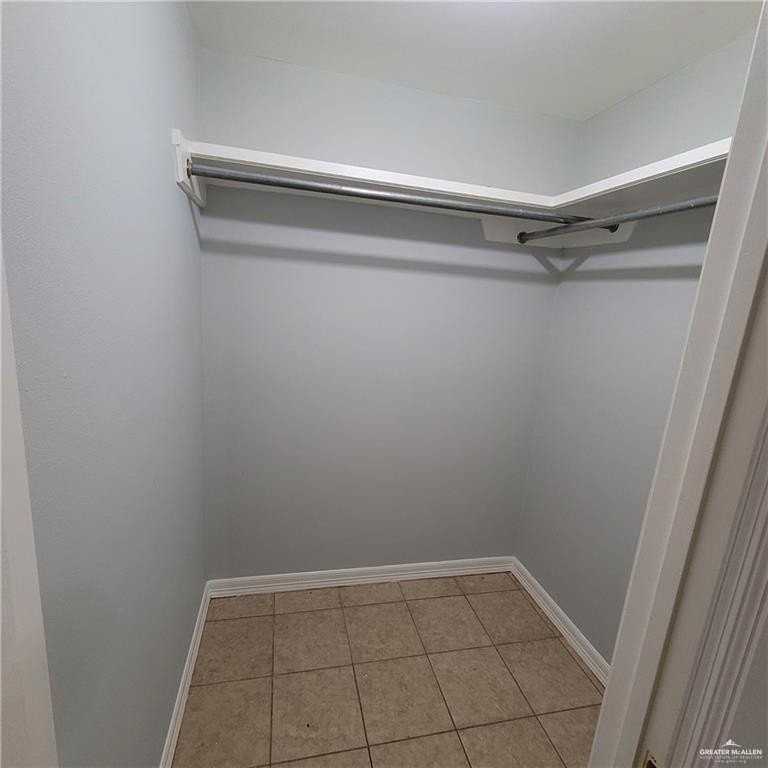 2321 Candlelight Ln Apt 4 - Photo 6 of 7