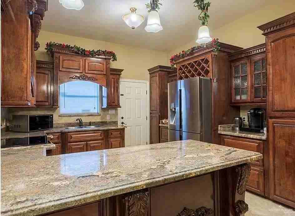 2613 Fairmont Ave - Photo 2 of 6