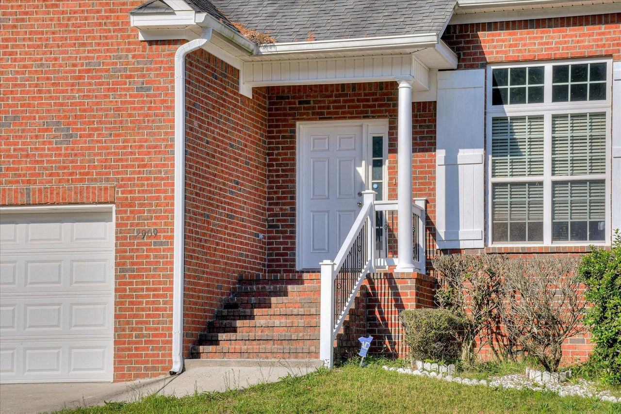 2909 Aylesbury Dr - Photo 3 of 38