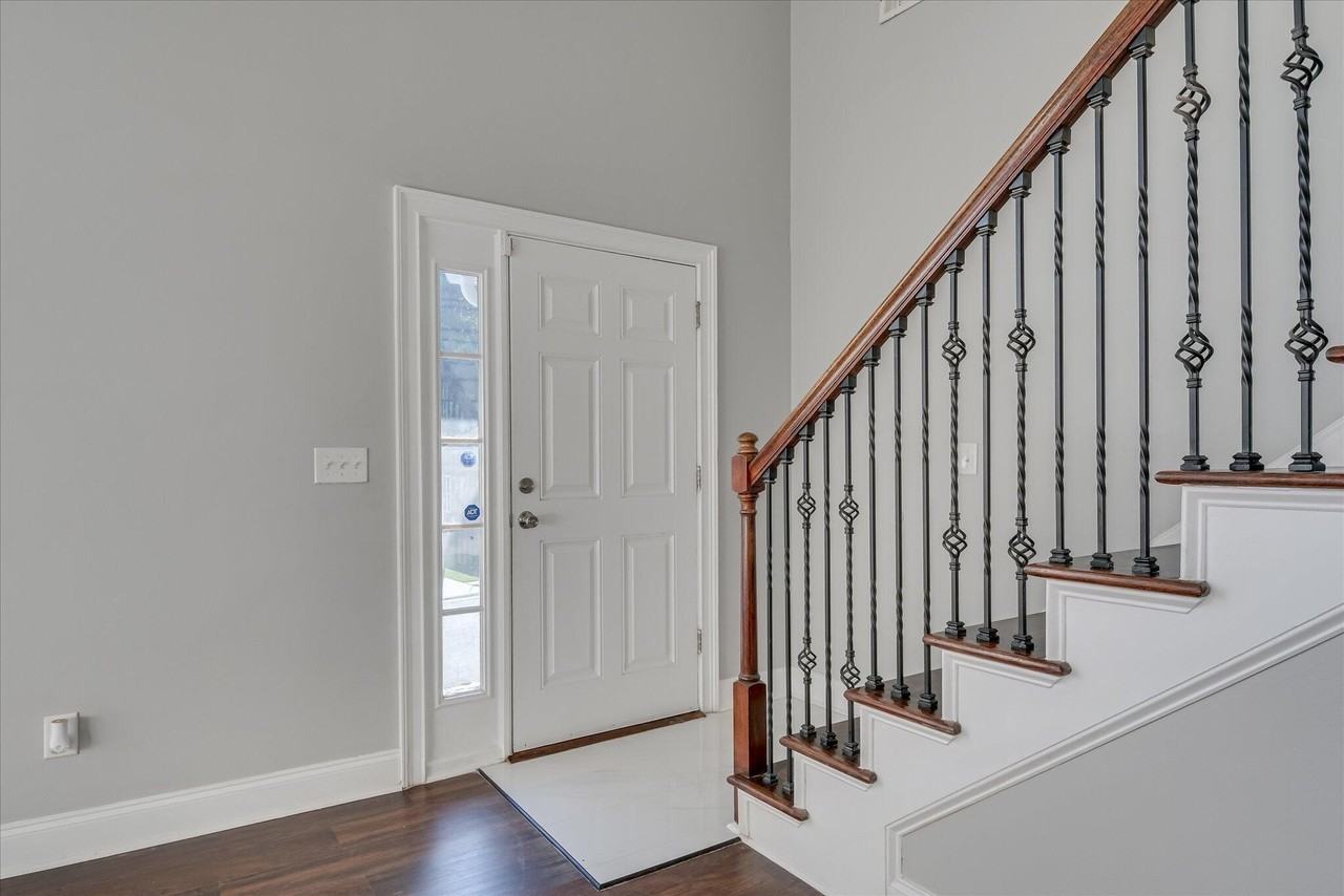 2909 Aylesbury Dr - Photo 4 of 38