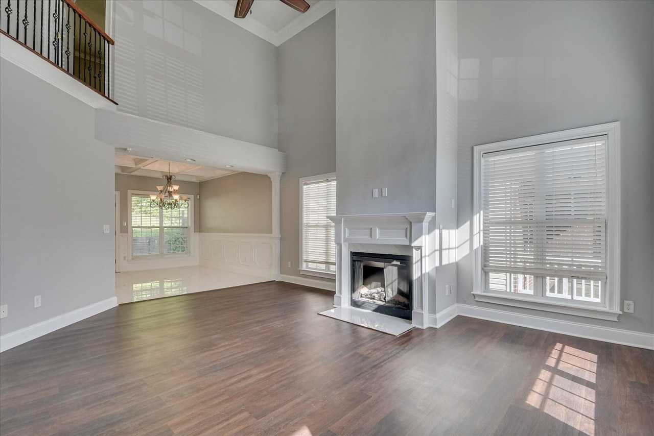 2909 Aylesbury Dr - Photo 5 of 38