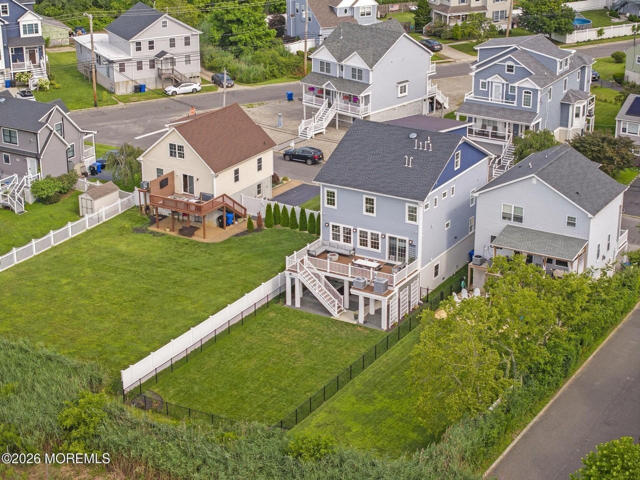 619 Park Ave - Photo 7 of 44