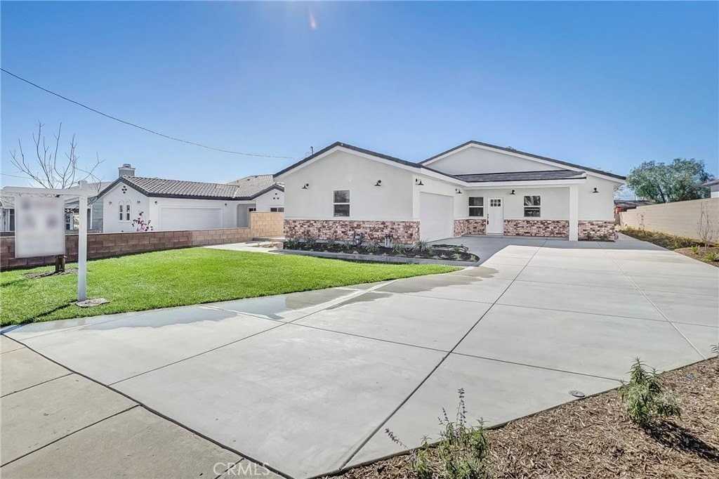 451 Hervey Ave - Photo 2 of 14