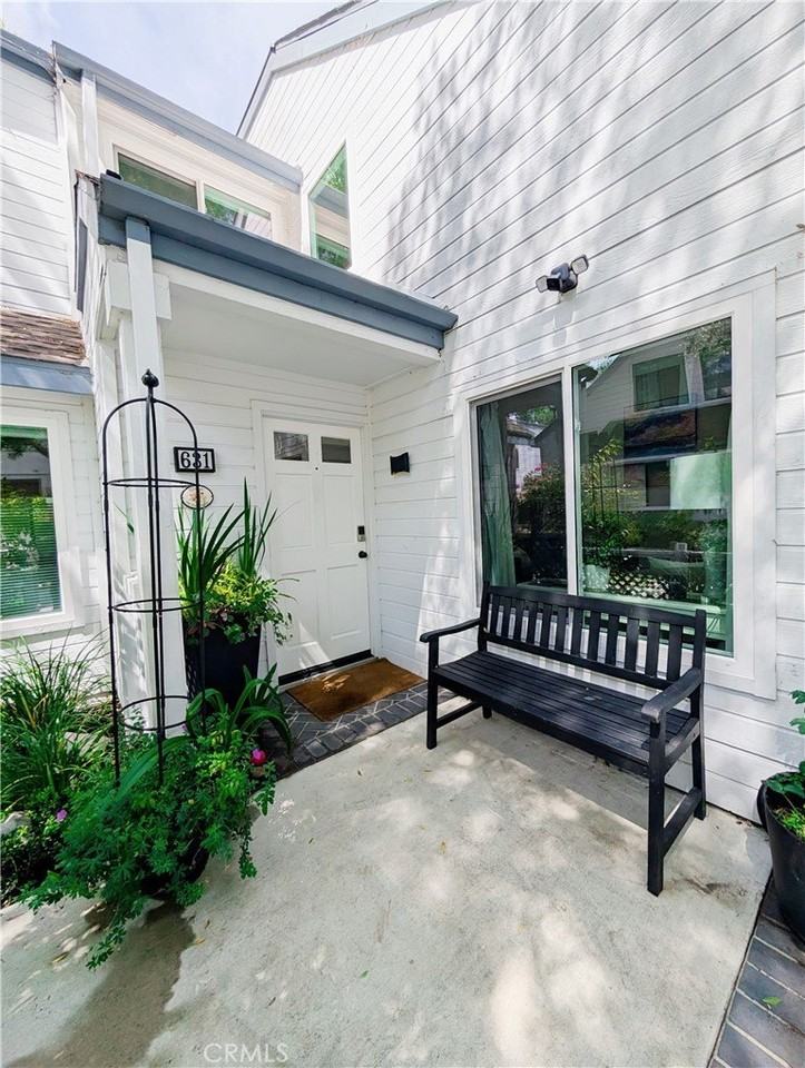 631 Springbrook N - Photo 2 of 16