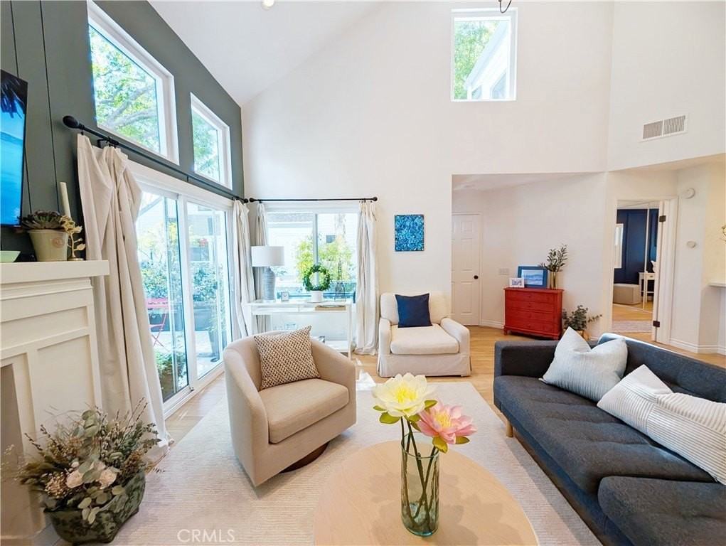 631 Springbrook N - Photo 3 of 16