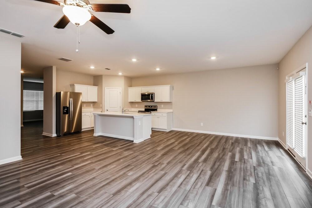 99 Hyde Park - Photo 5 of 17