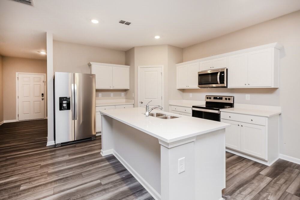 99 Hyde Park - Photo 7 of 17