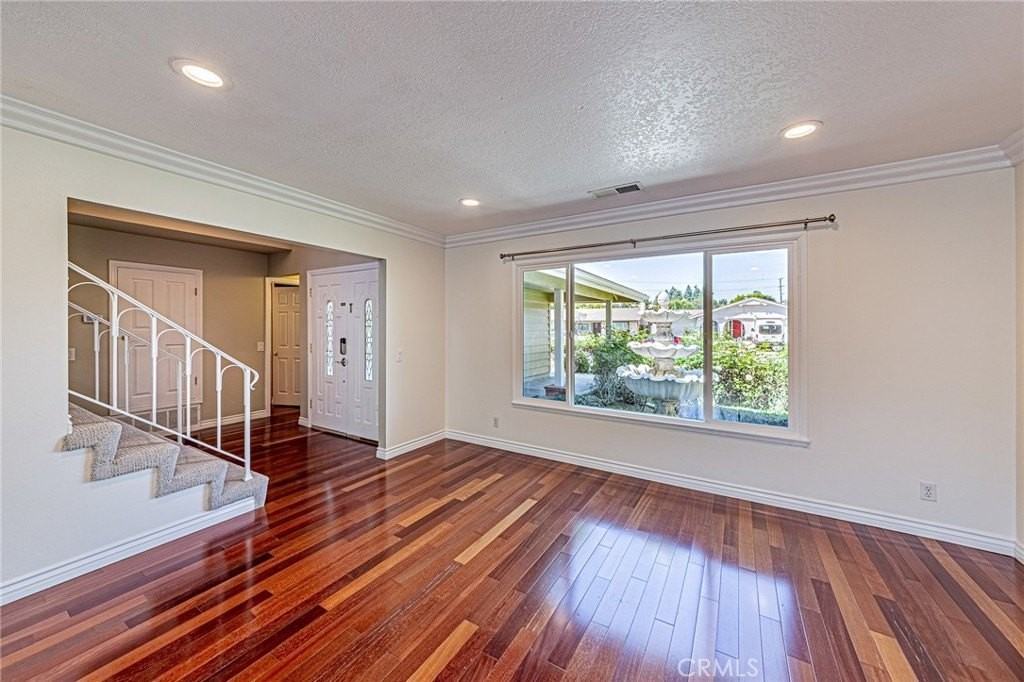 670 Oakhaven Ave - Photo 4 of 45