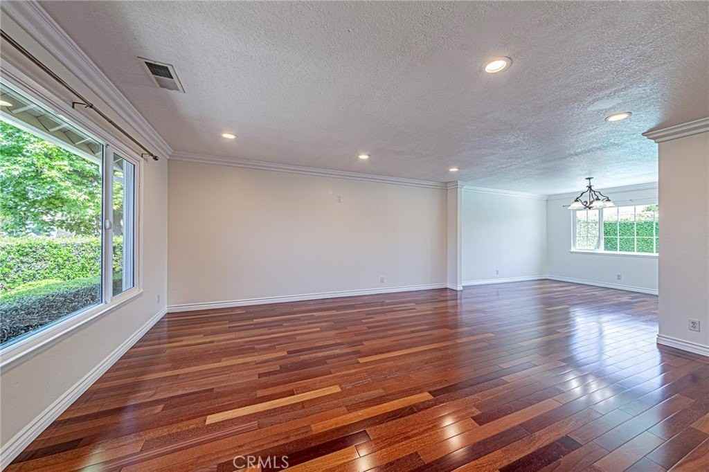 670 Oakhaven Ave - Photo 7 of 45