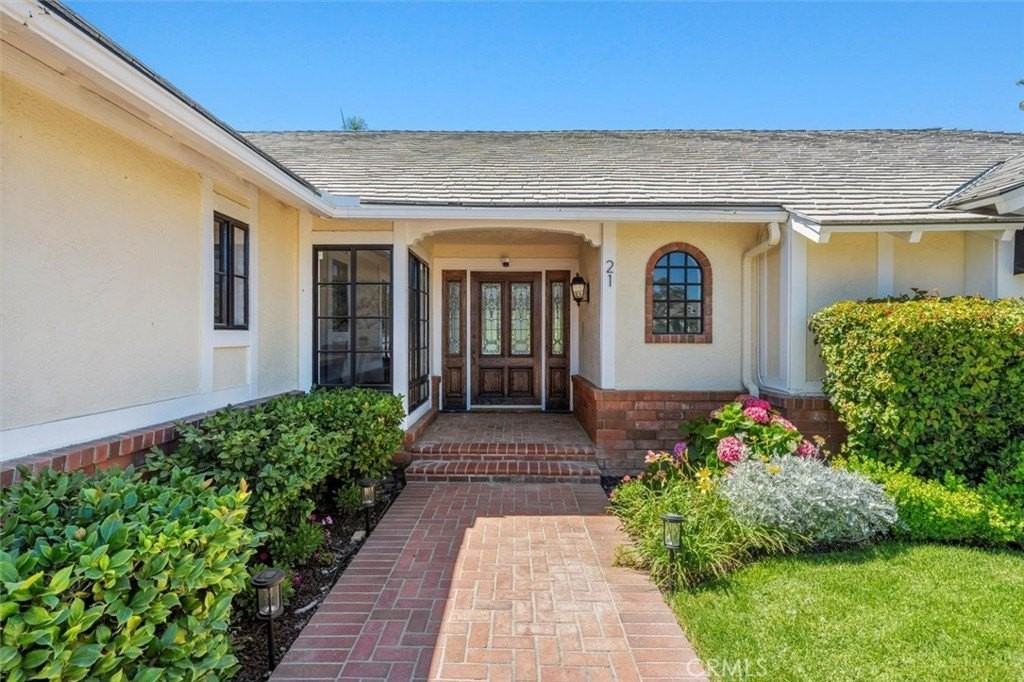 21 Santa Catalina Dr - Photo 2 of 38