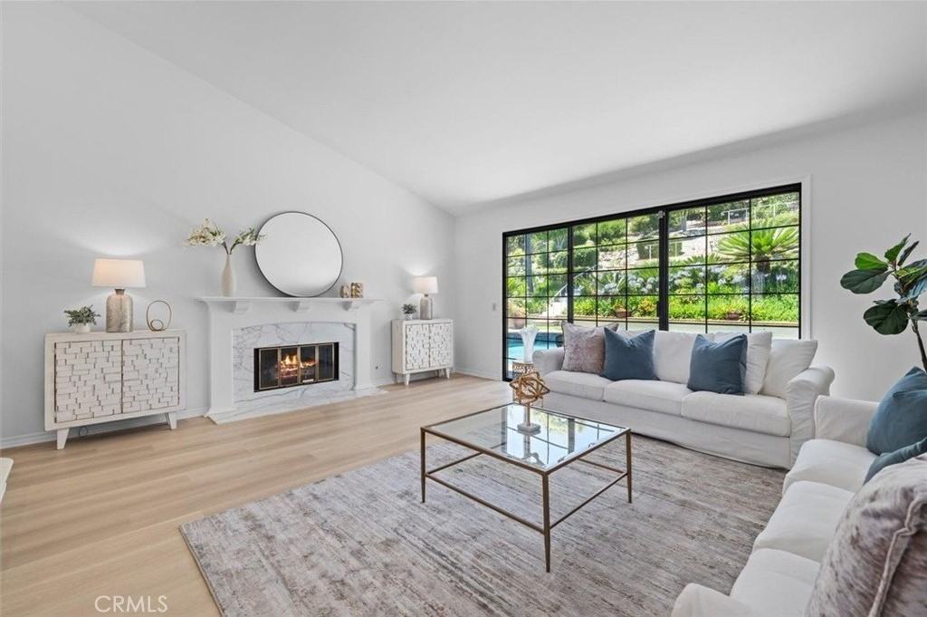 21 Santa Catalina Dr - Photo 5 of 38