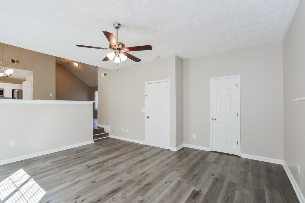 6683 Shapiro Ct - Photo 4 of 17