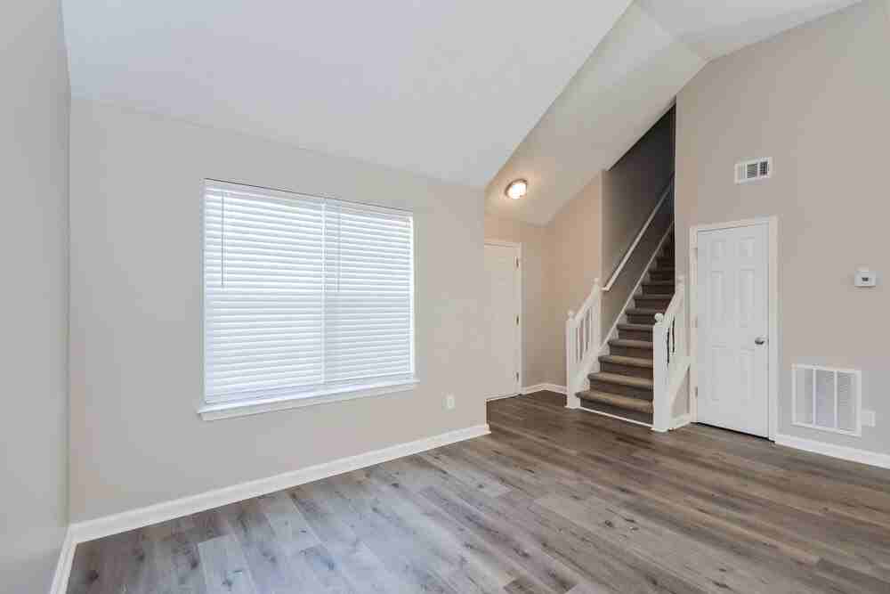 6683 Shapiro Ct - Photo 5 of 17