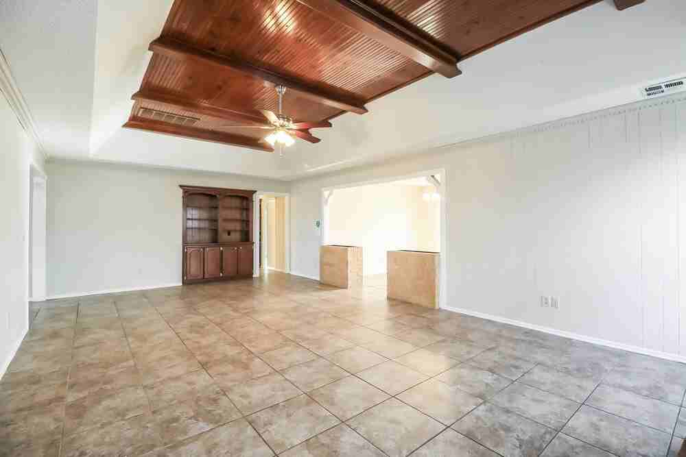 5421 Sudbury Ln - Photo 5 of 20