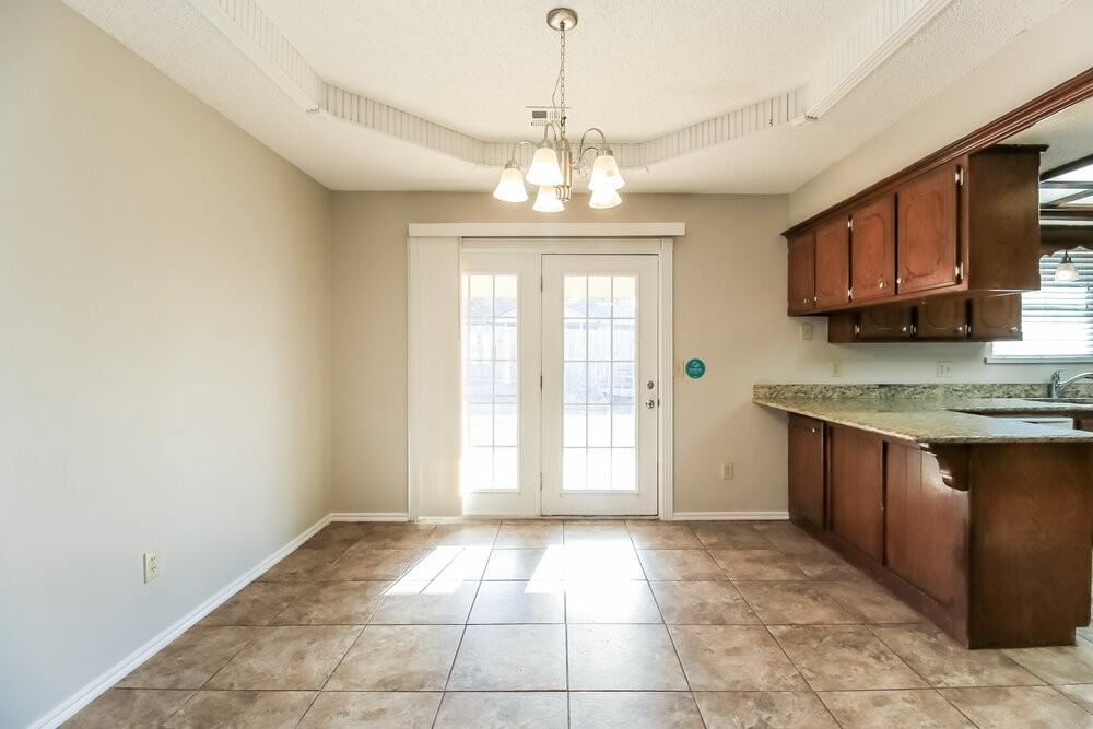 5421 Sudbury Ln - Photo 6 of 20