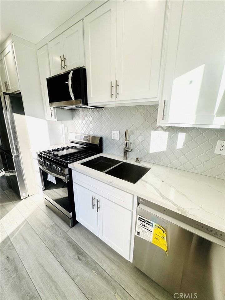 9318 Encino Ave - Photo 3 of 31