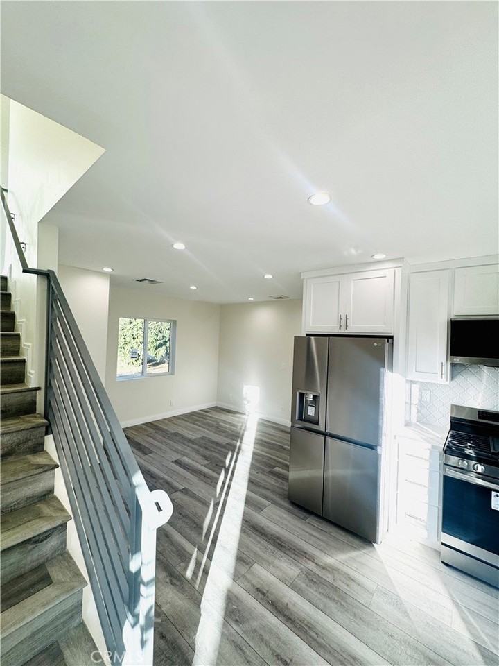 9318 Encino Ave - Photo 6 of 31