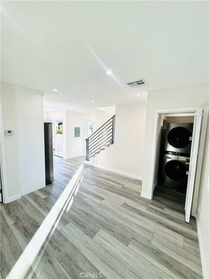 9318 Encino Ave - Photo 7 of 31