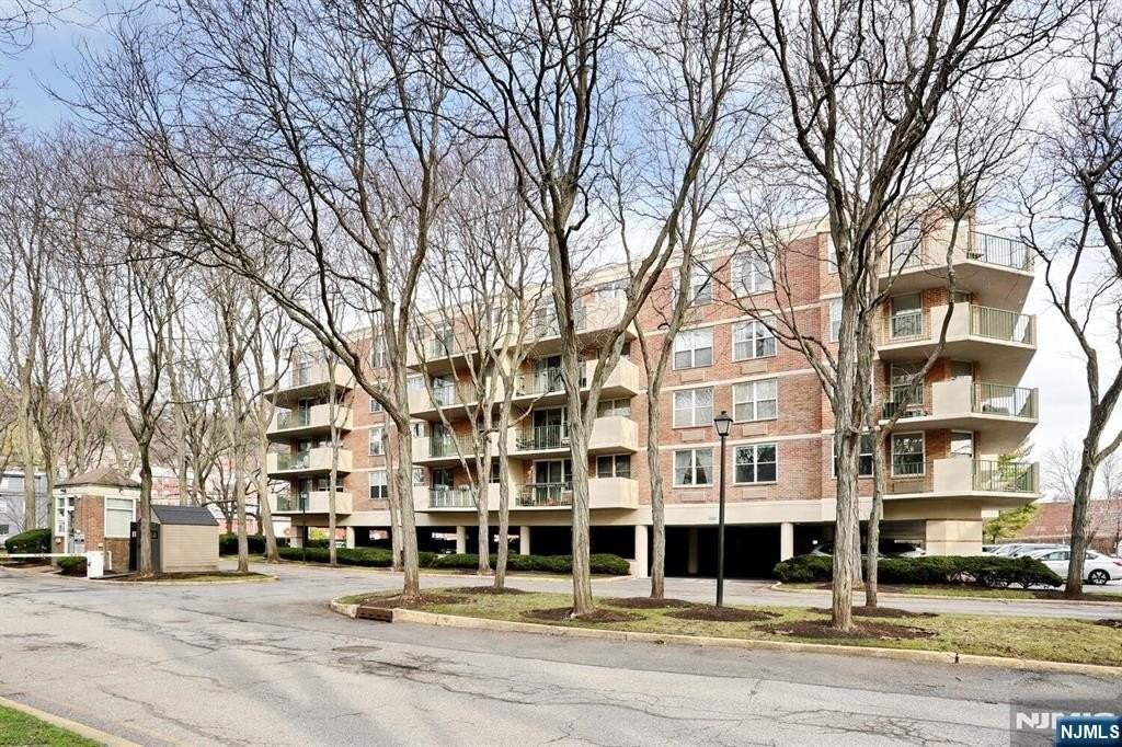 200 Grand Cove Way Apt 2a - Photo 2 of 34