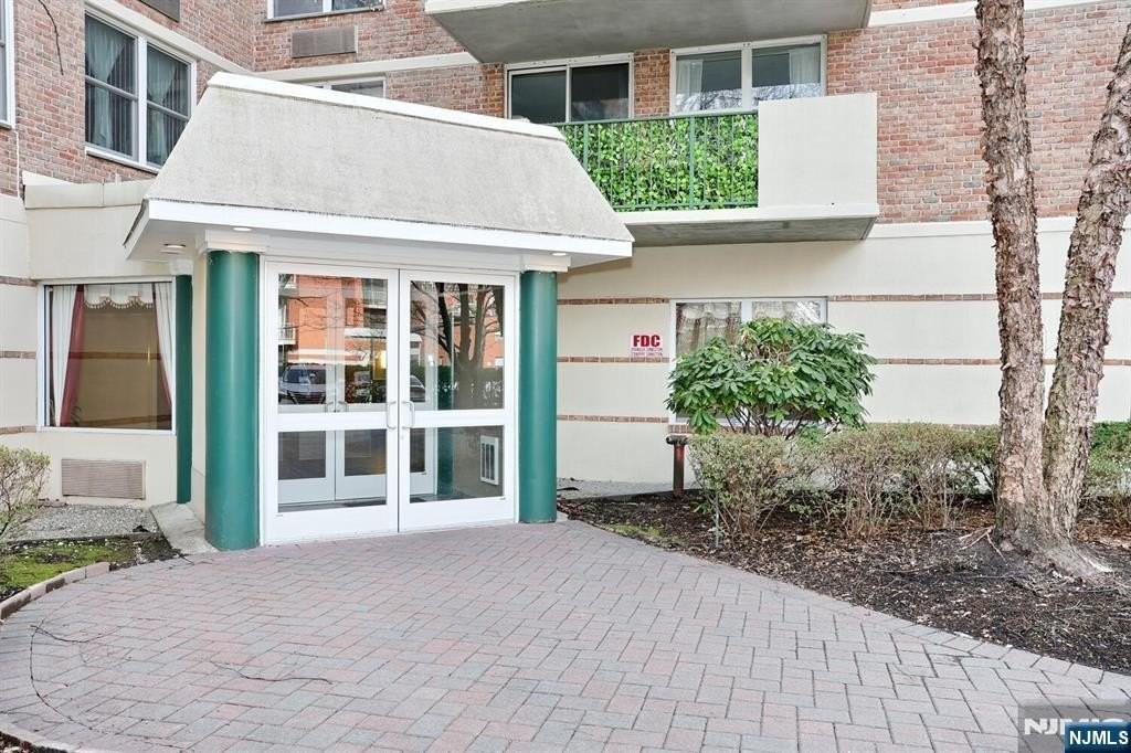 200 Grand Cove Way Apt 2a - Photo 3 of 34