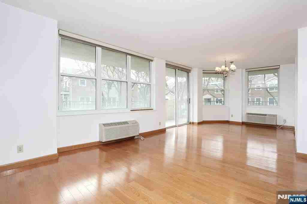 200 Grand Cove Way Apt 2a - Photo 7 of 34