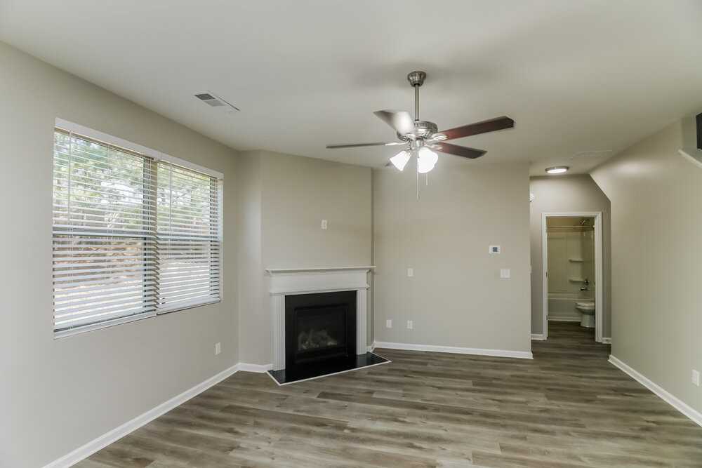 213 Hollyhock Ln - Photo 5 of 17