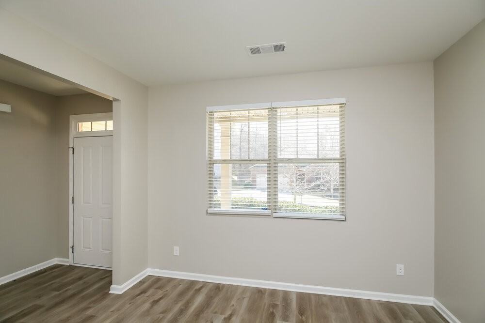 213 Hollyhock Ln - Photo 6 of 17