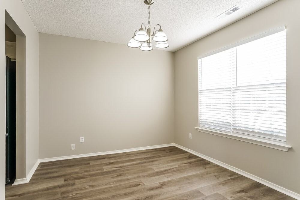 6333 Saybrooke Dr - Photo 7 of 17