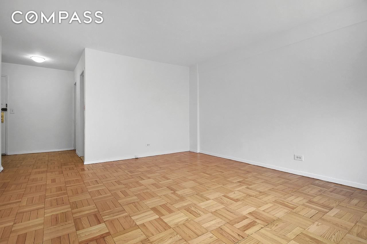 404 E 66th St #5M - Photo 2 of 5