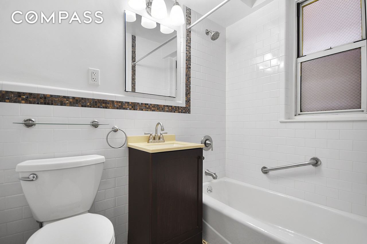 404 E 66th St #5M - Photo 4 of 5